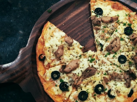 Pizza sa Mutti polpom – omiljeno jelo svih generacija