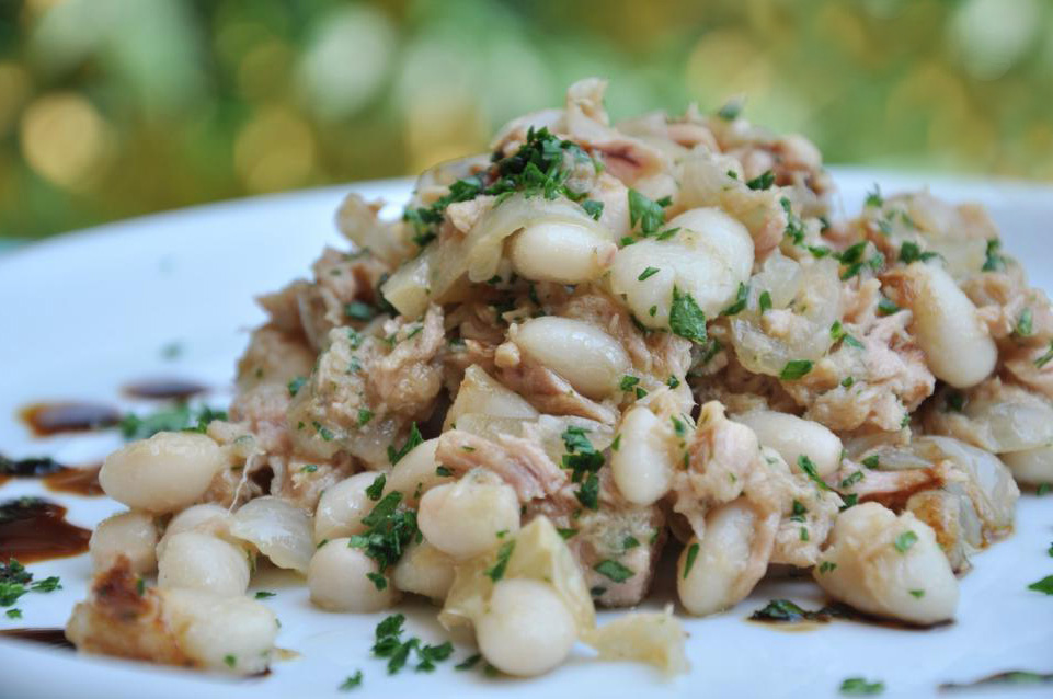 Fagioli e tonno (salata sa pasuljem i tunjevinom)