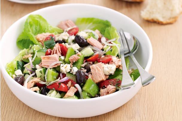 Tuna salata sa pasuljem i paprikom